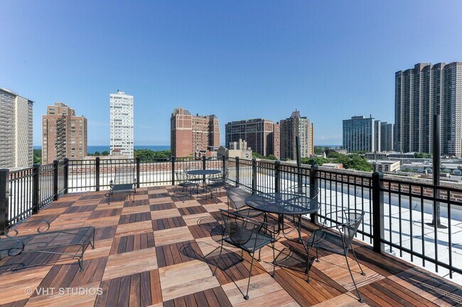 Building Photo - Spacious 2 Bed 2 Bath, East Lakeview
