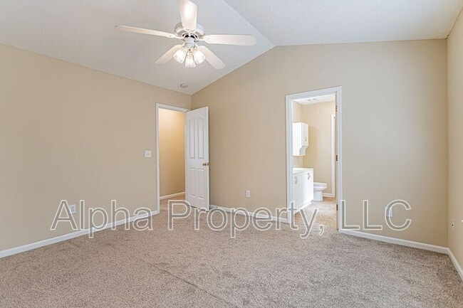 Building Photo - 8 Cotter Ln