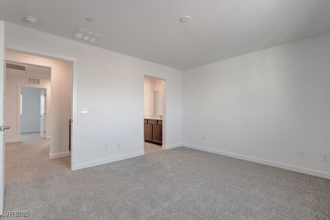 Building Photo - 933 Watford Pl