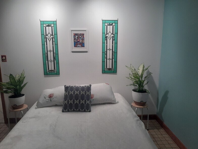 Building Photo - 198 Oak Neck Rd