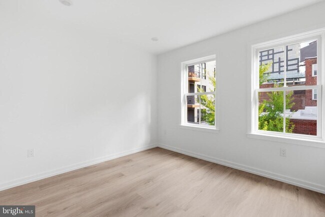 Building Photo - 209 New St