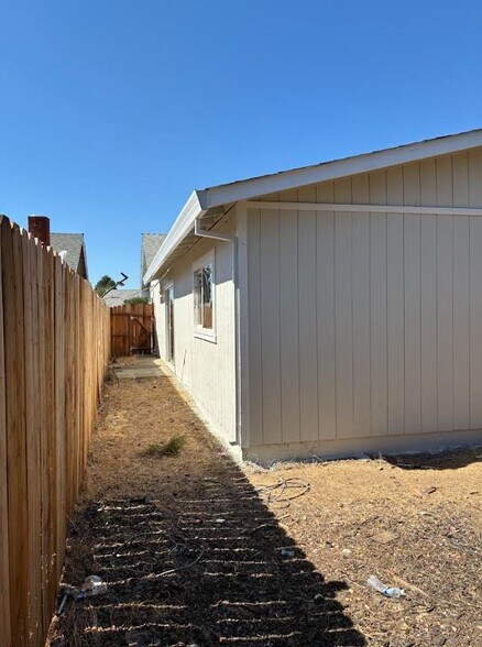Building Photo - 7663 Jacaranda Ct