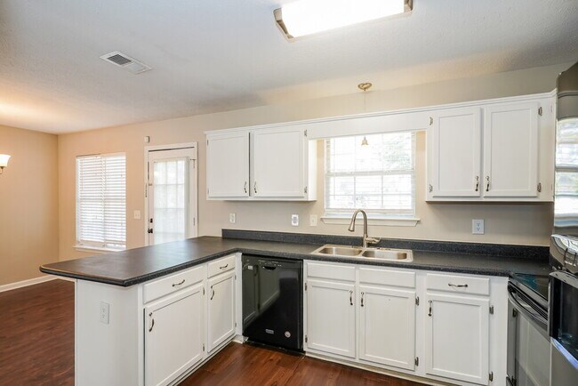 Building Photo - 405 Randall Ln