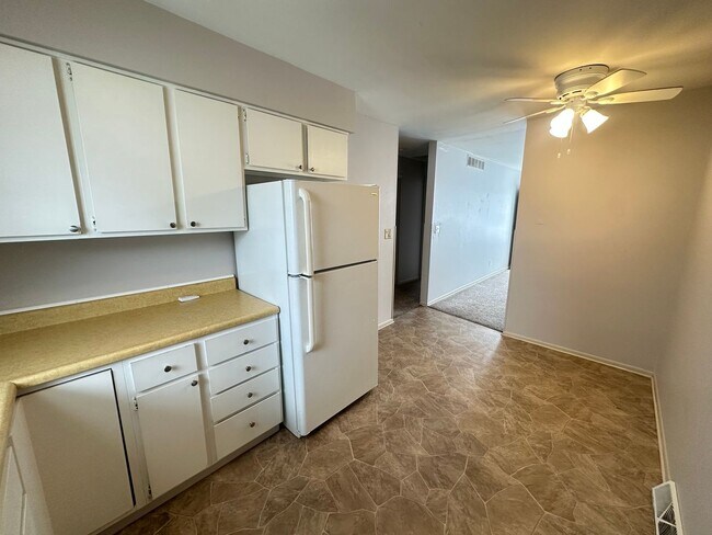 Building Photo - 1837-1837 Post Rd