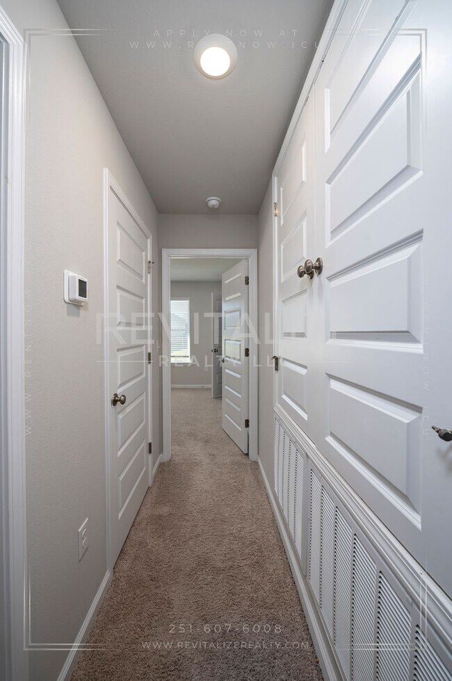 Building Photo - Beautiful 2-Story 5 BD 3 BA House in Spani...