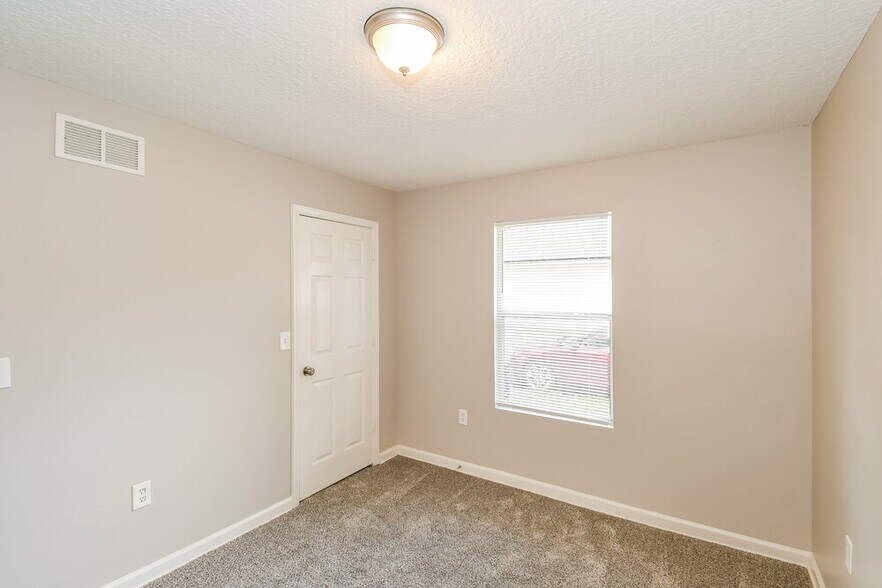 Building Photo - 8720 Hare Ave