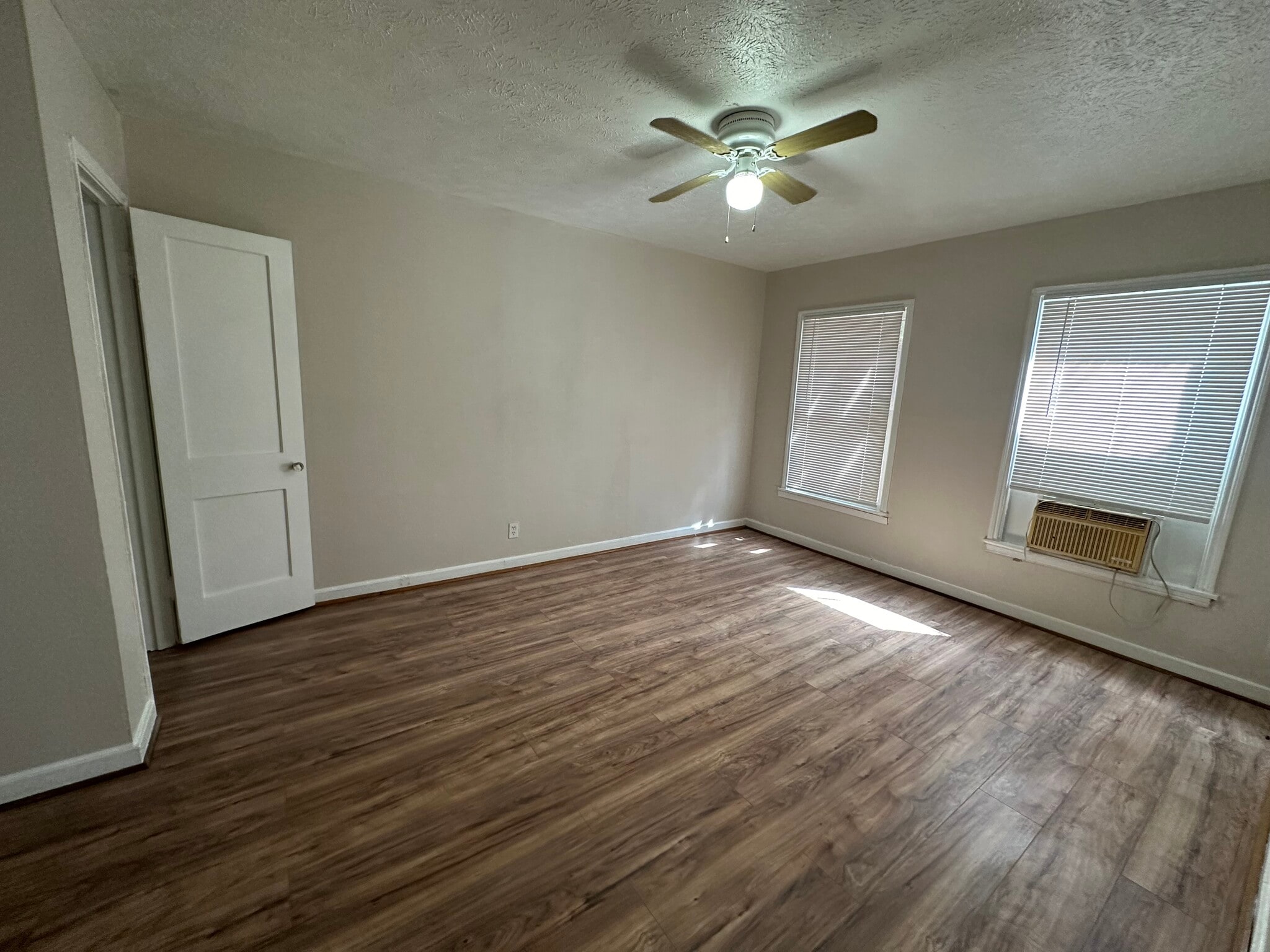 Building Photo - 4420 Roseland St