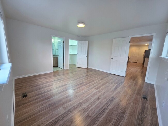 Building Photo - 326 N Escalante Dr