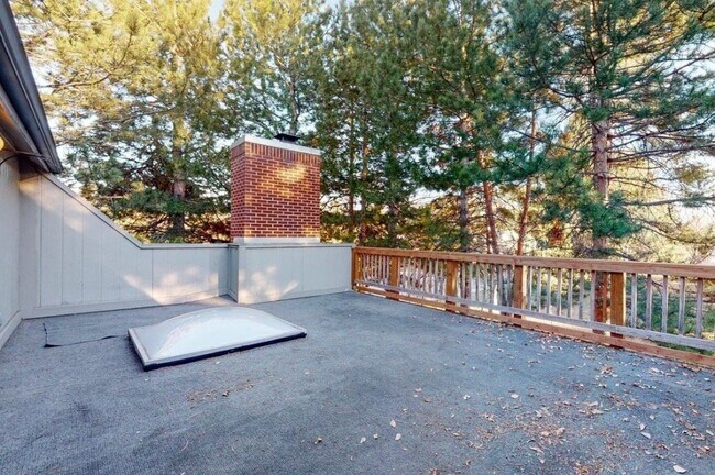 Building Photo - 2701 Stover St