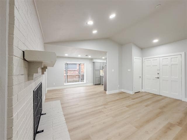 Building Photo - 2025 Glencrest Ln