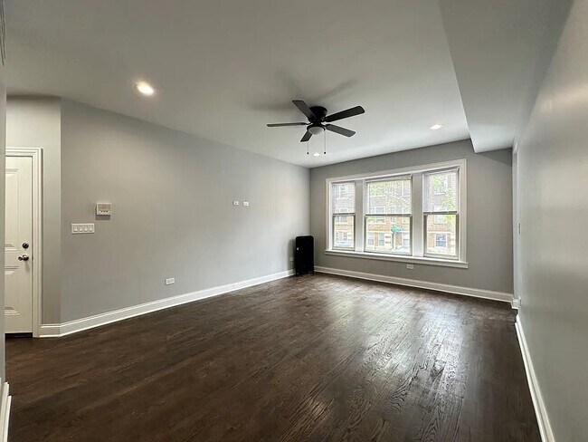 Building Photo - 1224 W Rosemont Ave