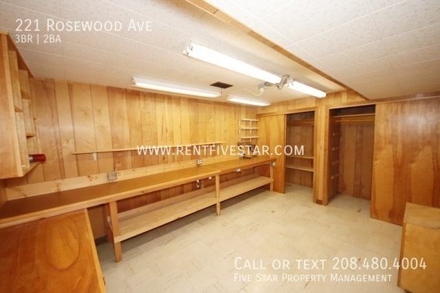 Building Photo - 221 Rosewood Ave