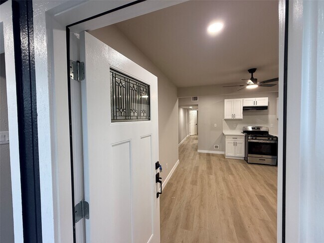 Building Photo - 5238 Pease St