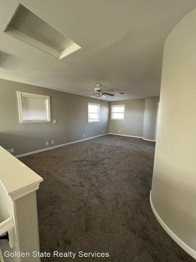 Building Photo - 4 br, 2 bath House - 525 Grove St