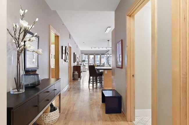 Building Photo - 401 N 2nd St