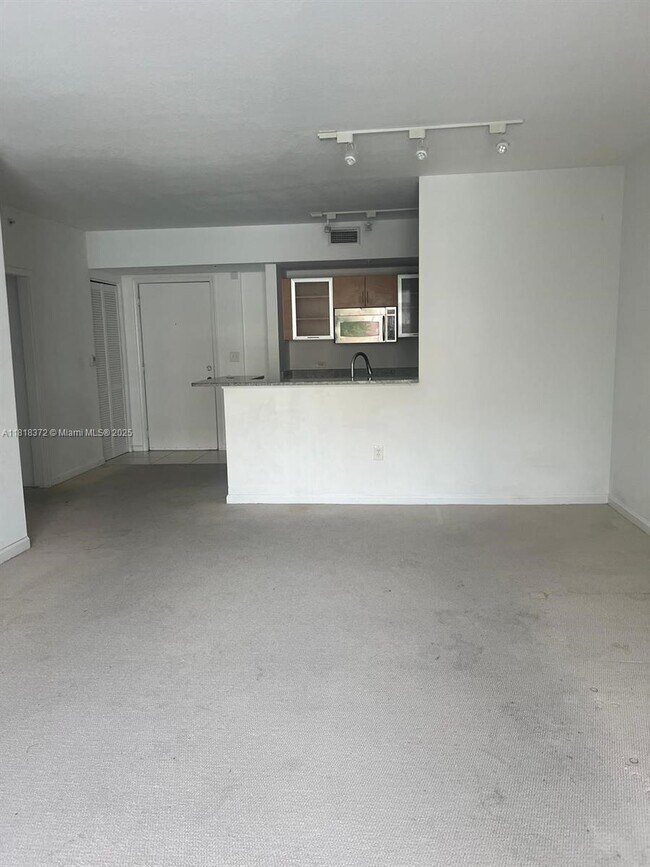Building Photo - 2775 NE 187th St