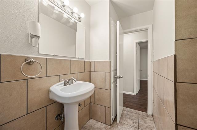 Building Photo - 5213 Santa Rosa Dr
