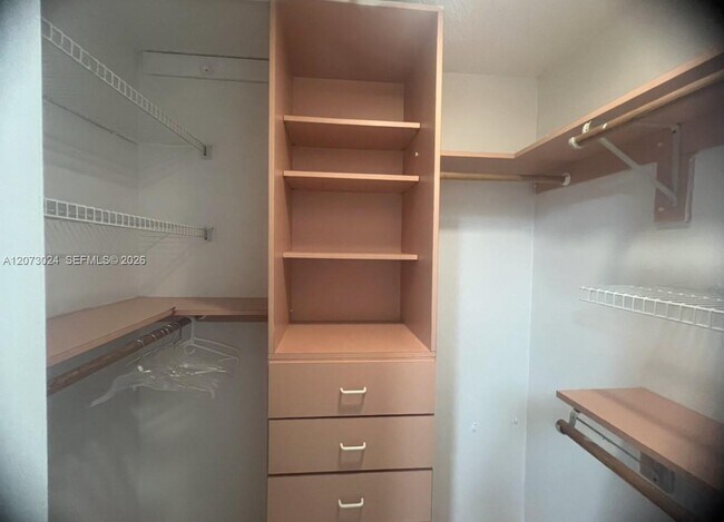 Building Photo - 5004 SW 140th Ct