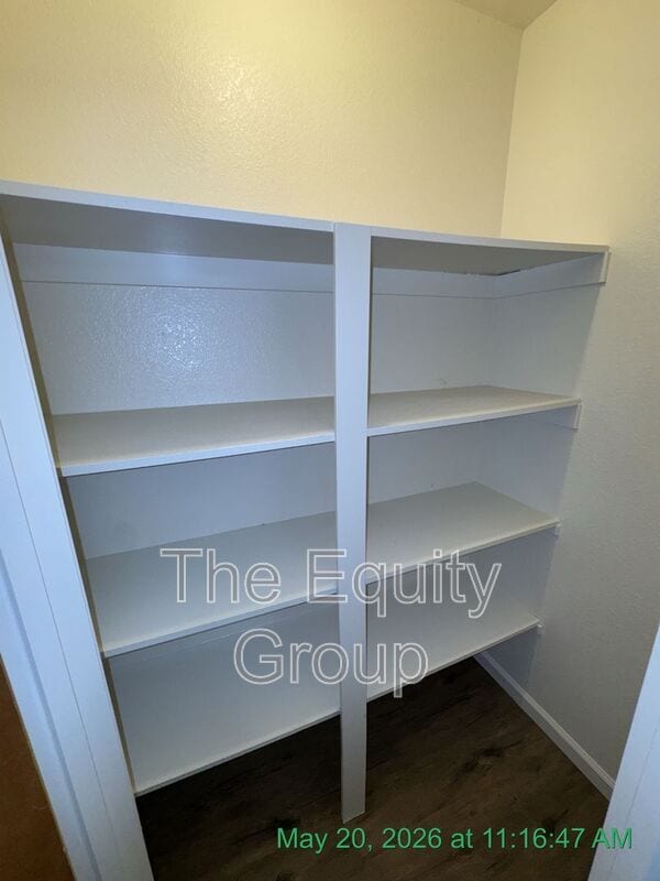 Building Photo - 1326 W Elowin Ave