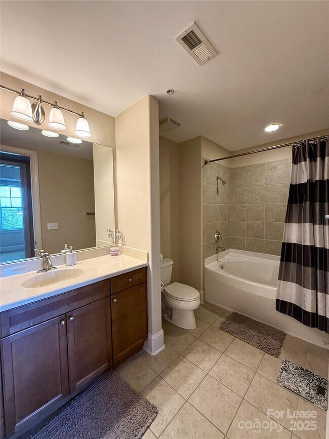 Building Photo - 4625 Piedmont Row Dr
