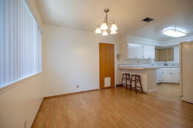 Building Photo - 1416 Petal Way