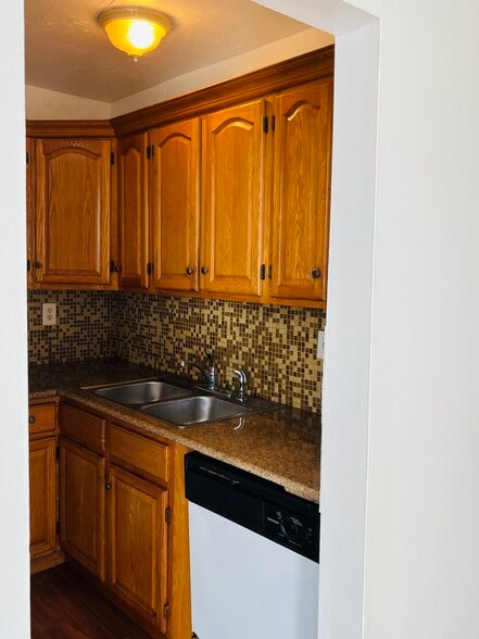 Building Photo - 492 NW 165th Street Rd