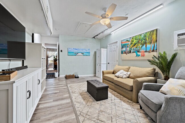 Building Photo - 9674 Dogwood Ave