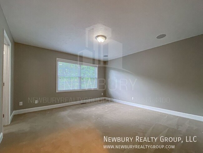 Building Photo - 147 Banksville Pl