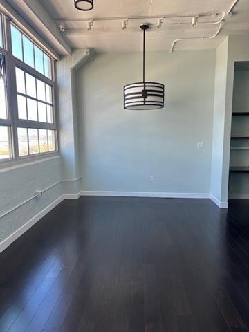 Building Photo - 2600 W 7th St