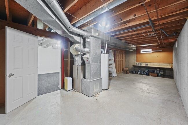 Building Photo - 1008 Forest Hills Dr