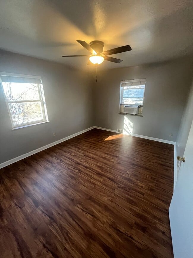 Building Photo - 10915 Main St