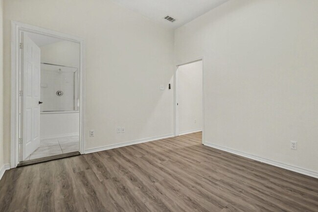 Building Photo - 1707 Briarhollow Dr