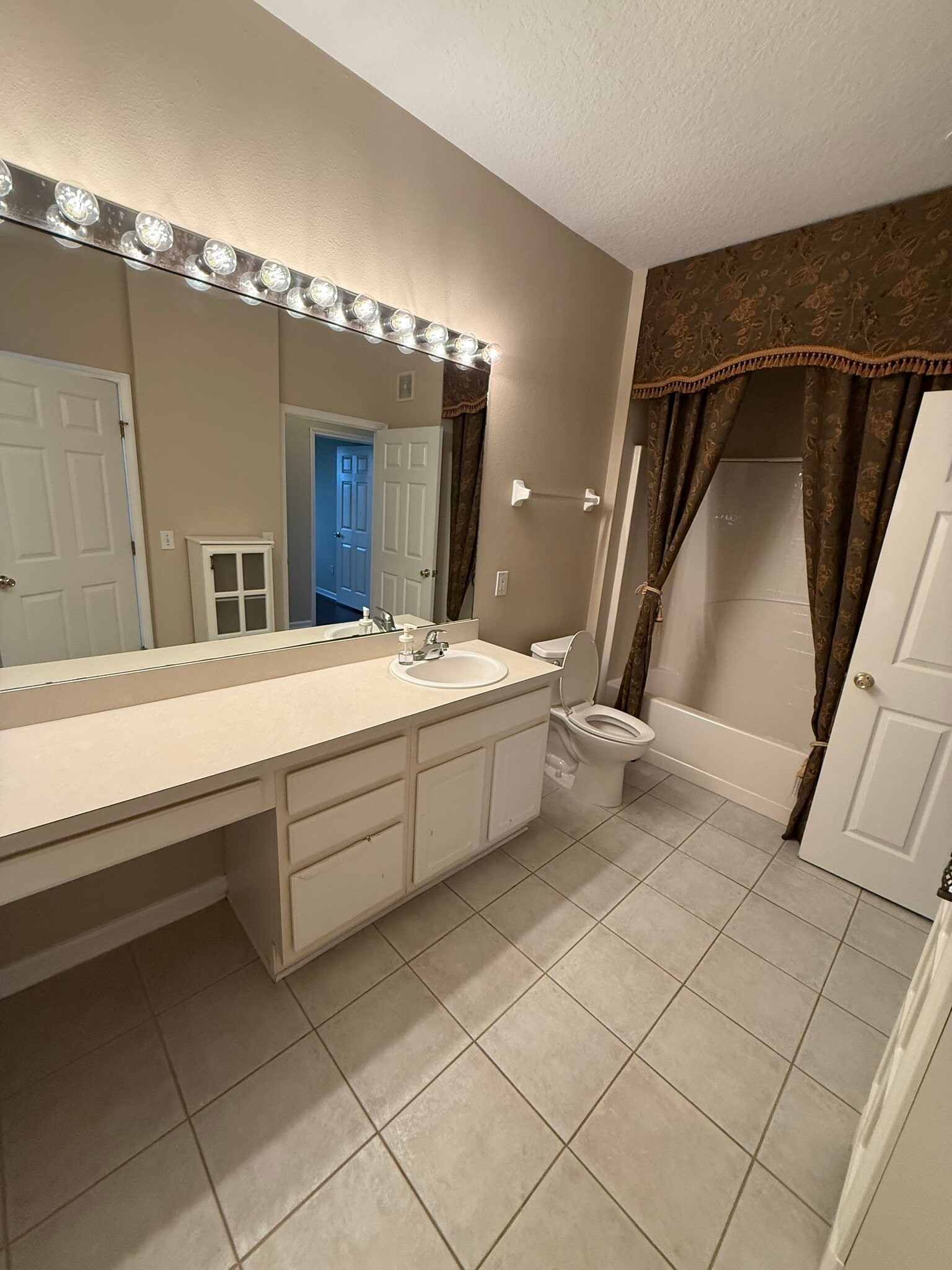 Building Photo - 7801 Point Meadows Dr