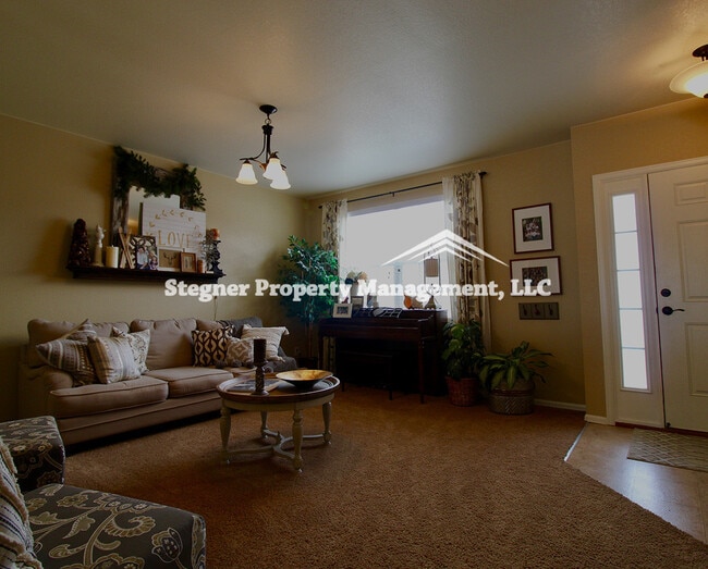 Building Photo - Beautiful Home on Cul-de-sac