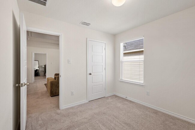 Building Photo - 4631 Otra Otra Dr