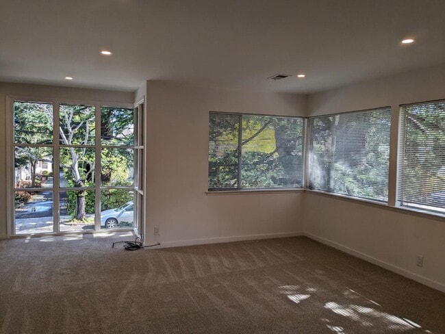 Building Photo - 1285 Hoover St