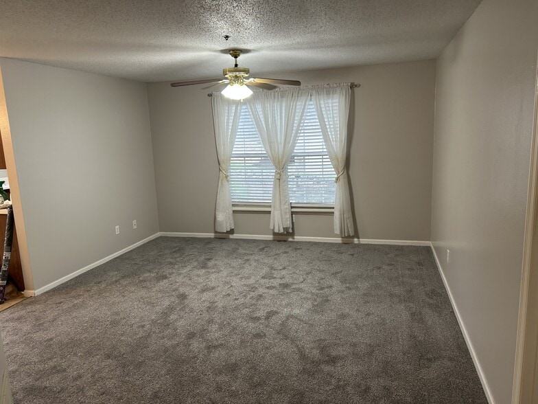 Living Room - 110 Vixen Cir