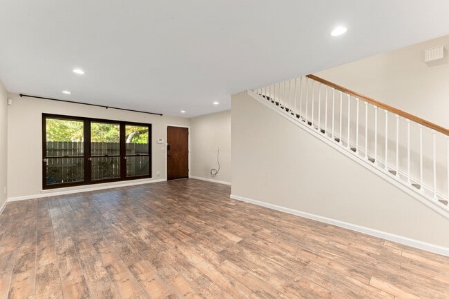 Building Photo - 6453 Bayou Glen Rd