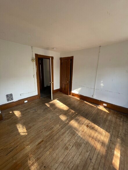 Building Photo - 108 Buell St