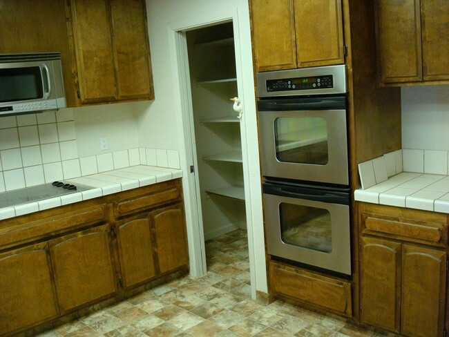 Kitchen - 732 Lake Terrace Cir