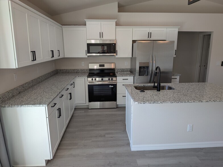 Building Photo - 7352 Quarry St