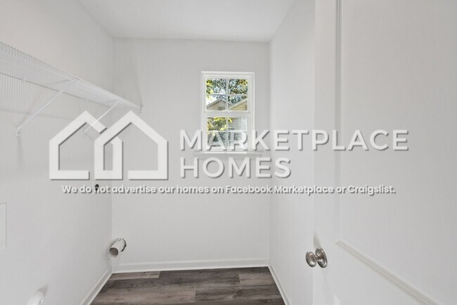 Building Photo - 3719 Oakwood Rd