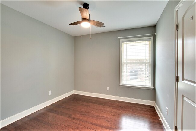 Building Photo - 24603 Rolling Vista Dr