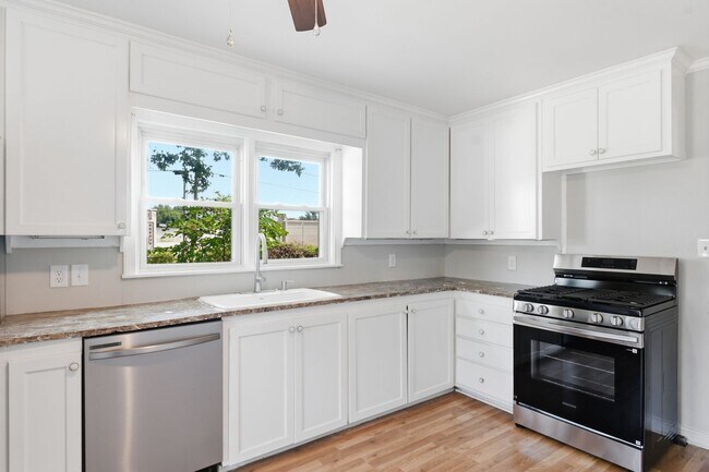 Building Photo - Remodeled Midtown Tulsa Bungalow – Classic Charm with Modern Updates!