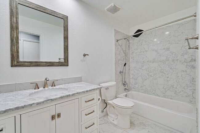 Building Photo - Stunning Single Family Home