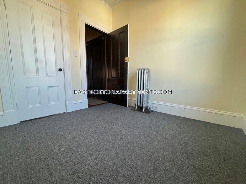 Building Photo - 33 Falcon St