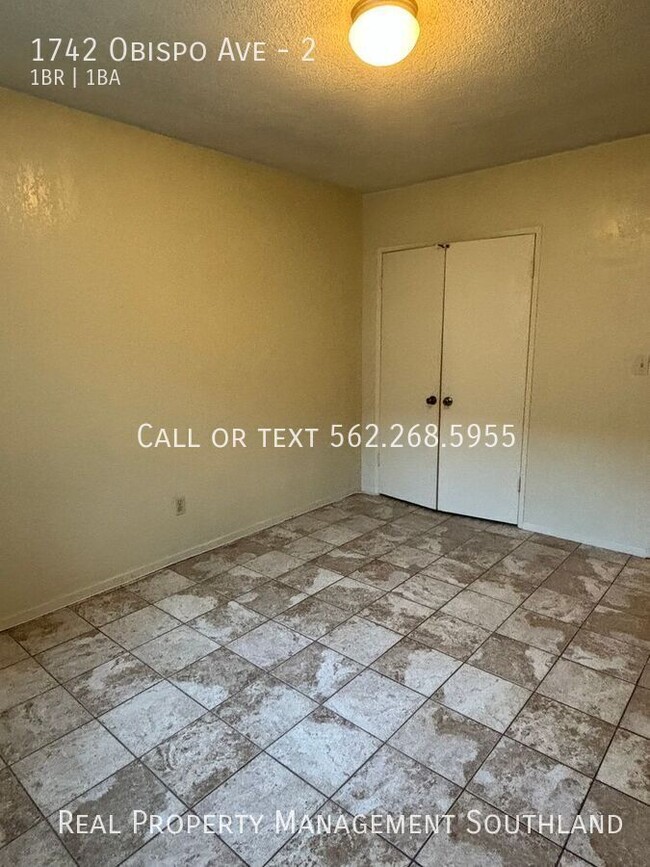 Building Photo - Spacious 1 BD + 1 Bath in gated building i...