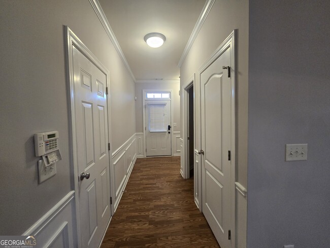 Building Photo - 1313 Stone Bay Dr SW