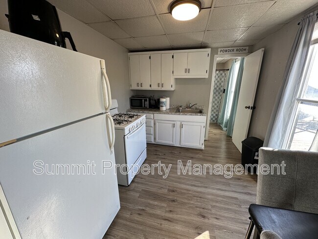 Building Photo - 302 N Spring Ave