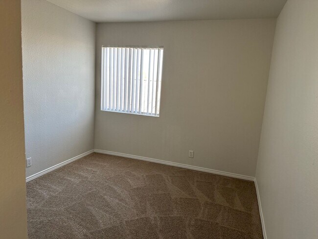 Building Photo - GORGEOUS NORTHWEST HOME, MOVE IN READY!